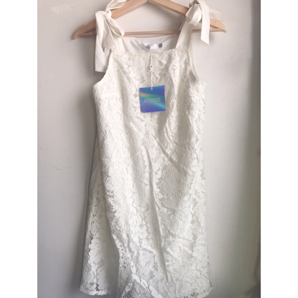 Misguided | Tie Shoulder Shift Dress - Picture 2 of 3